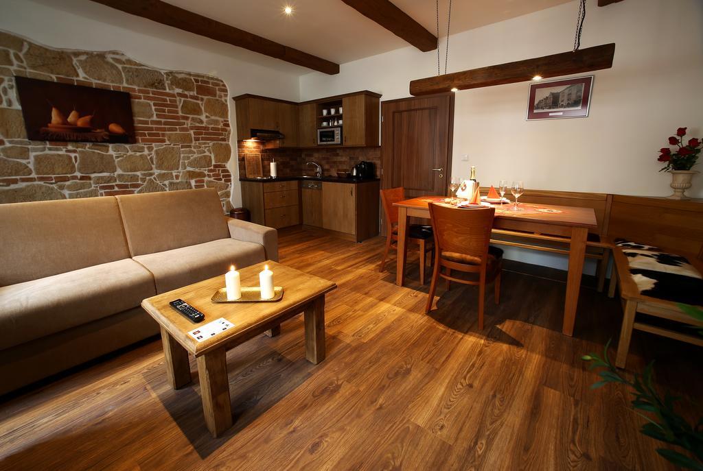 Apartments & Suites Zluta Hruska Plzeň Buitenkant foto
